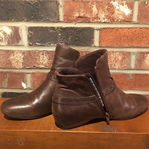 Bare Traps Porter Booties - Dark Brown - Soft & comfy! - Picture 8 of 10